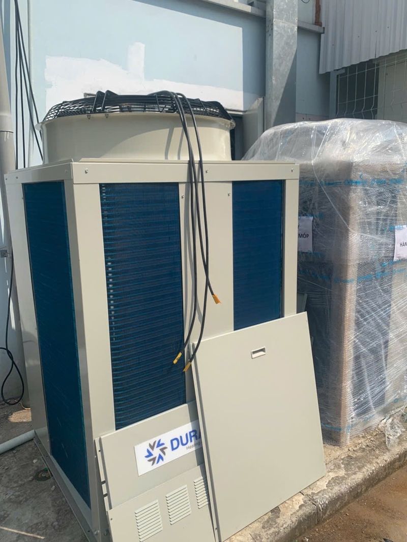 Cụm dàn nóng AHU Durate mở vỏ để nạp gas tại nhà máy KCN Hợp Lĩnh, Bắc Ninh