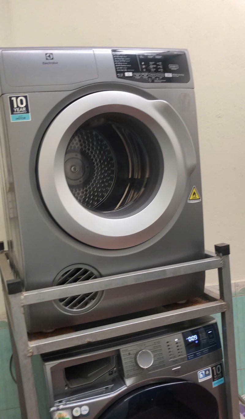 Máy sấy quần áo Electrolux thông hơi sấy không nóng do cháy điện trở sấy, thợ Điện máy Quân Kỳ sửa tại Văn Môn, Yên Phong